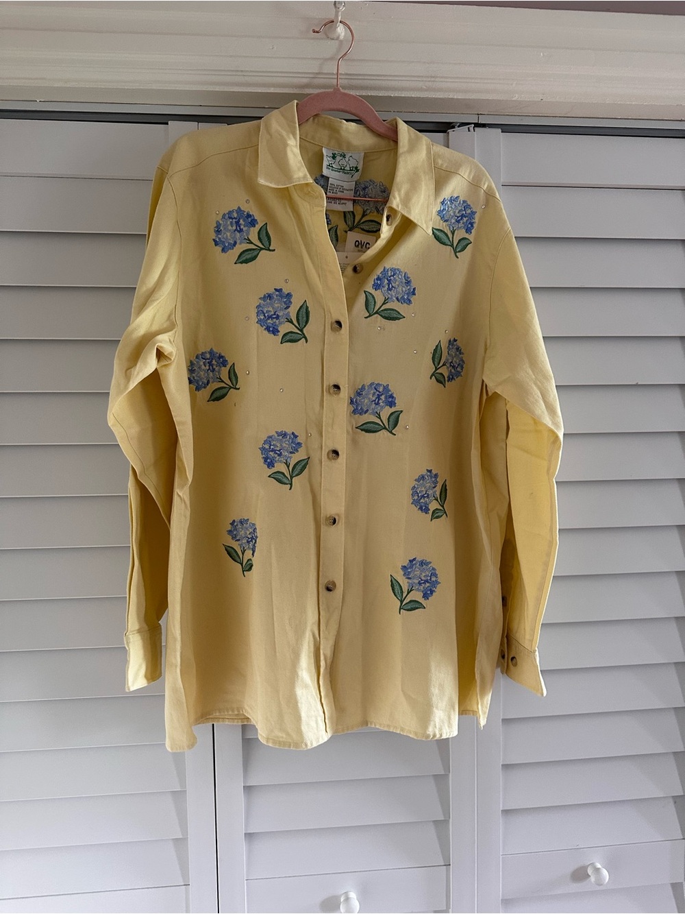NWT Quacker Factory Yellow Button-Up Shirt with Blue Embroidered Hydrangeas